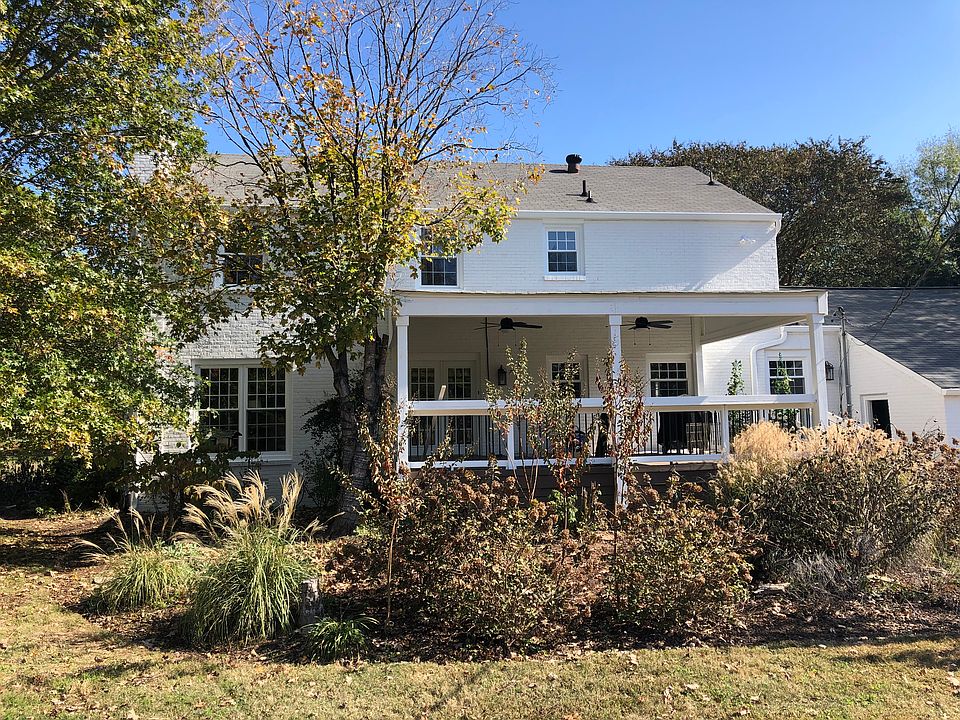 2nd image of 207 River Oaks Rd