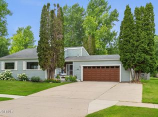 3402 Par St N, Fargo, ND 58102