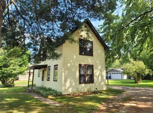 430 E State St, Iola, WI 54945