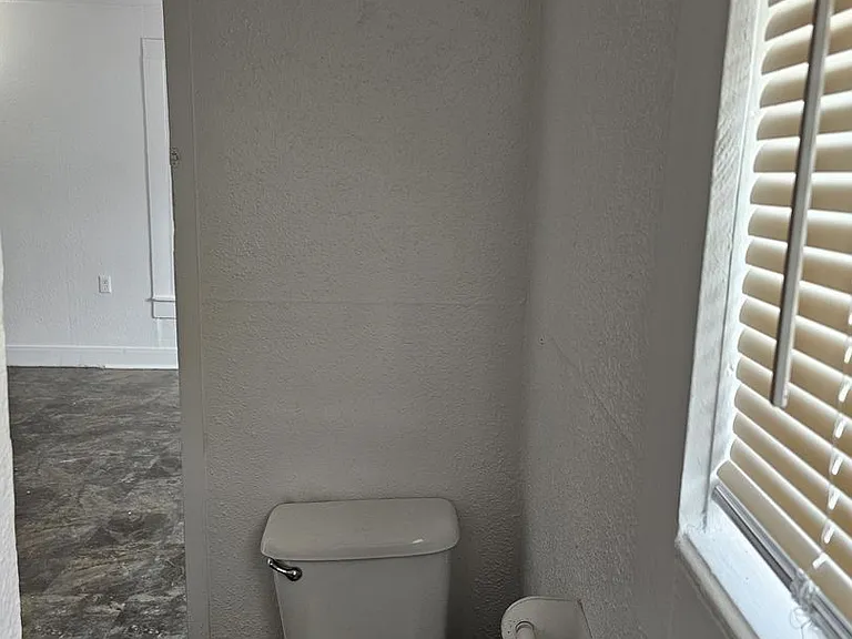5303 Jefferson St — Photo 4