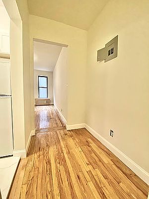 2nd image of 220 E 52nd St APT 1E