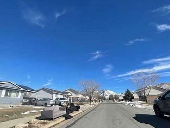 Exterior Neighborhood (street photo)
