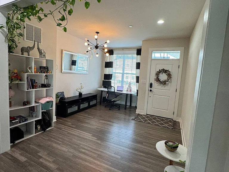 213 Catalpa Ln — Photo 2