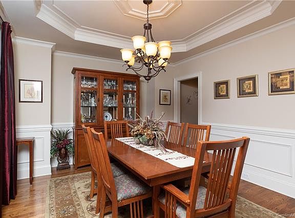 5th image of 6029 Arundale Ln