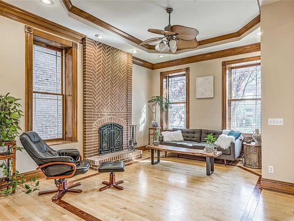 3rd image of 2047 Geyer Ave