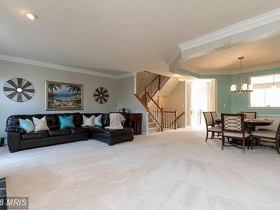 Light and airy, open floorplan with high ceilings