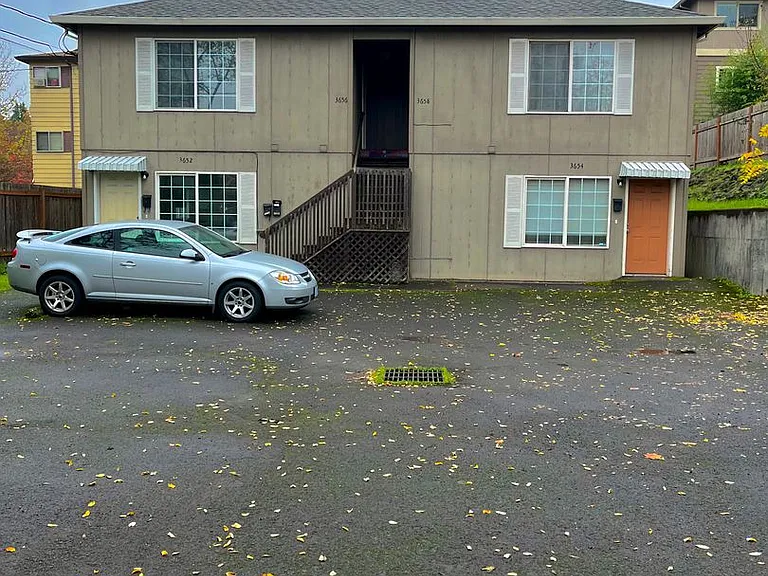 3658 SE 32nd Ave — Photo 3