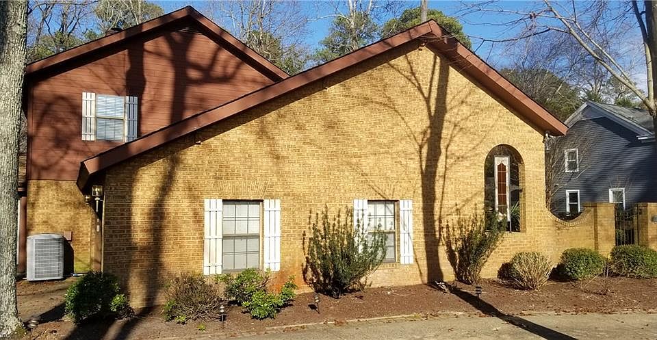 1st image of 1028 Camino Real S