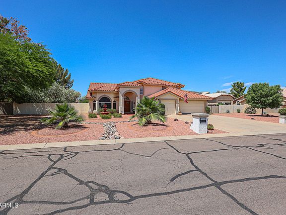 3rd image of 4950 W Desert Hollow Drive