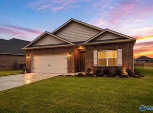 121 Rolling Green Dr, New Market, AL 35761