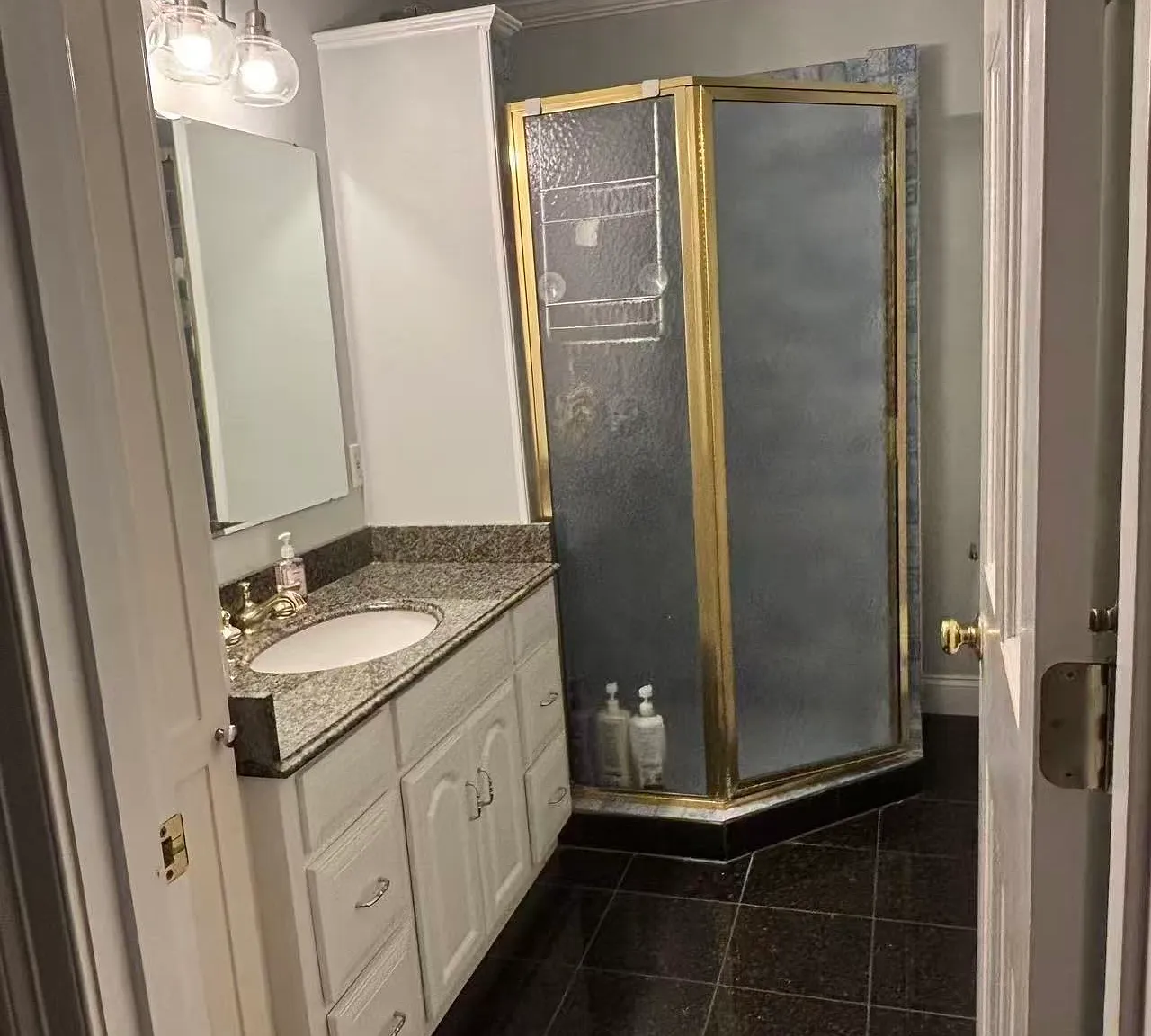 1 bed, 1.0 bath, 1200 sqft, $1,800 — Photo 4