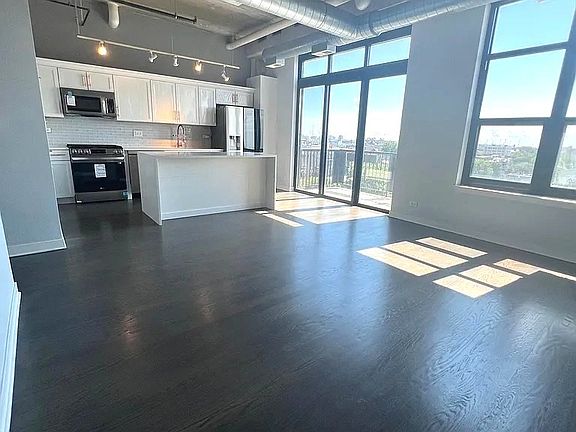 3rd image of 833 W 15th Pl Unit 814