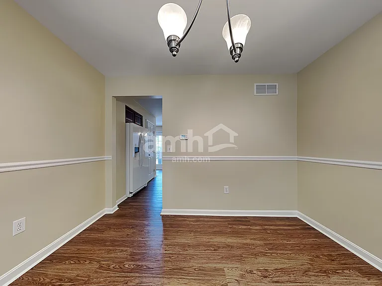 1081 Riverwalk Ct — Photo 5
