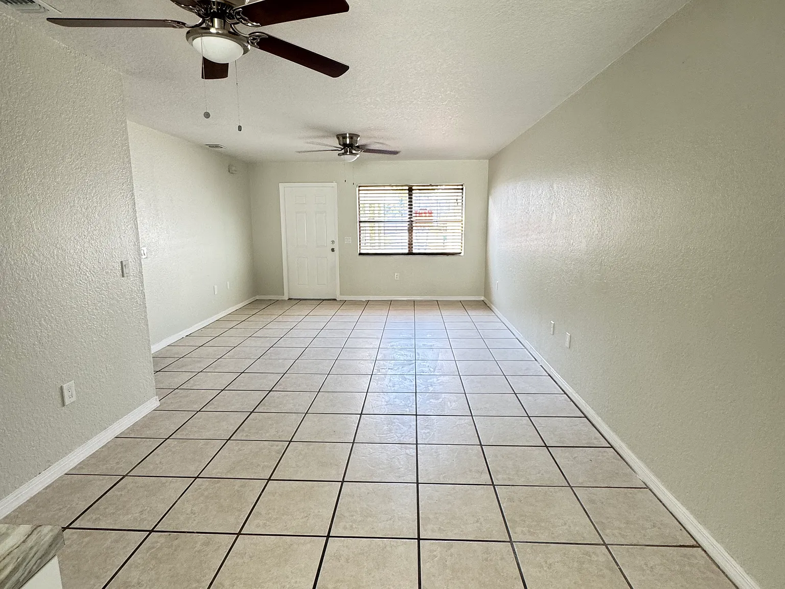 28425 Chinquapin Dr — Photo 2