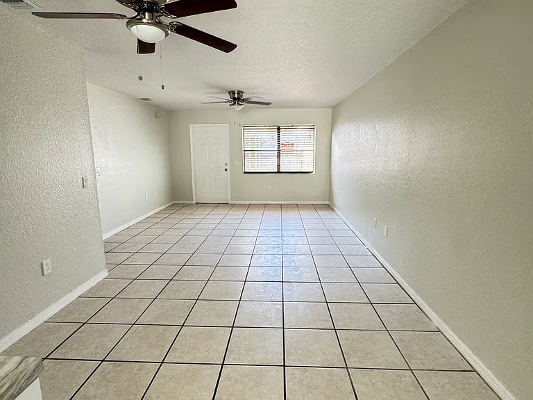 28425 Chinquapin Dr #B — Photo 2