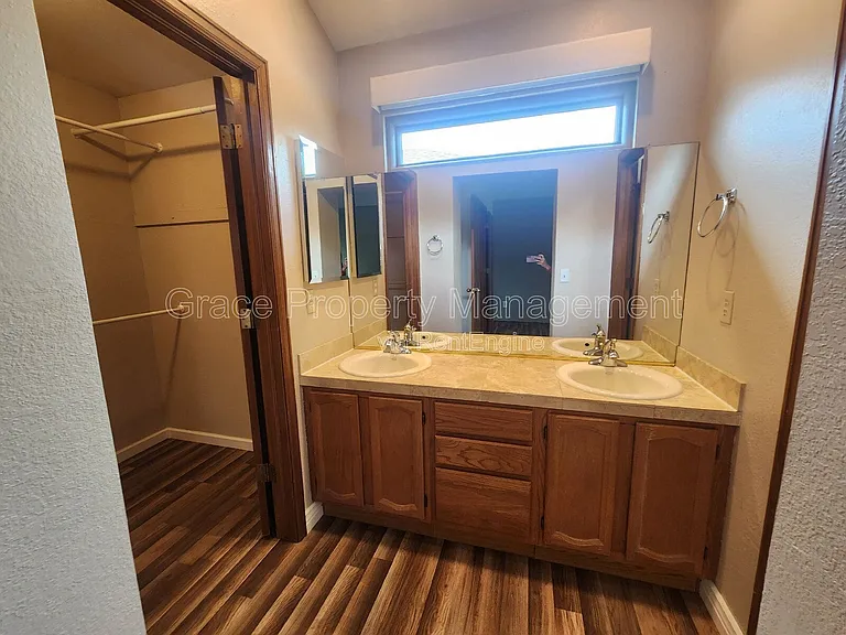 11725 Chase Ct — Photo 17