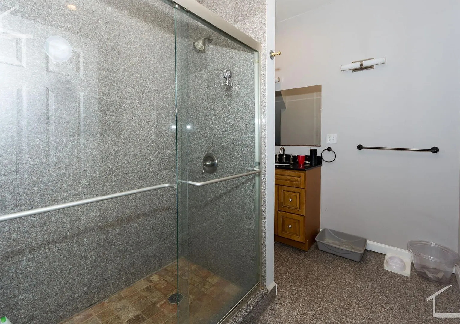 No Brokers Fee, New construction in Allston. Central Heat/AC, In-Unit Washer/Dryer, Eat-in Kitche... — Photo 4