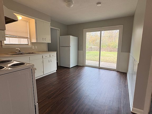 4th image of 550 Janet Ln