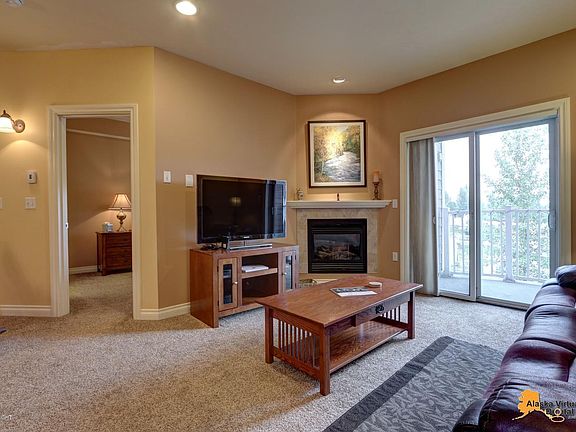 Large Flatscreen TV! Gas Fireplace and Balcony! Lithographs throughout!