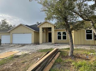 102 El Cid Dr, Rockport, TX 78382