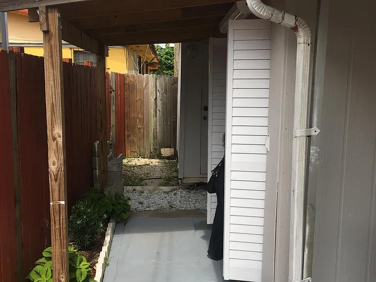 165 Northwest Dr — Photo 6