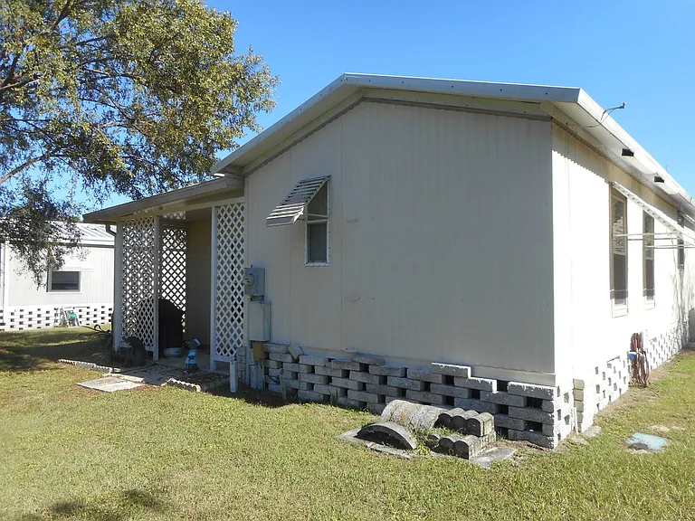 434 Tulip Dr — Photo 2