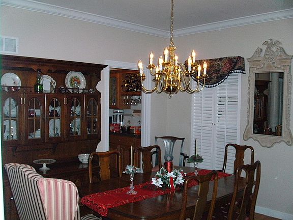 DINING ROOM/BUTLER PANTRY