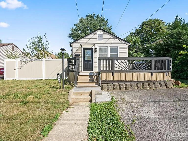 250 Brookside Ave — Photo 1