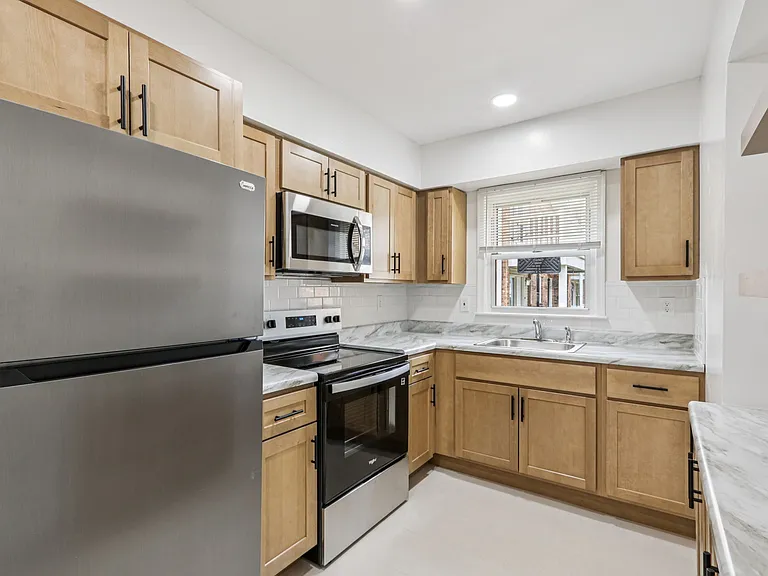 Galloway Court Apartments — Photo 9