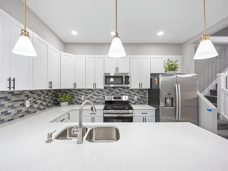 723 N Luzerne Ave — Photo 12