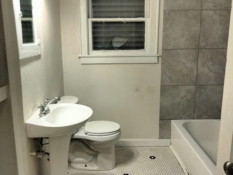 529 E Huisache Ave — Photo 15