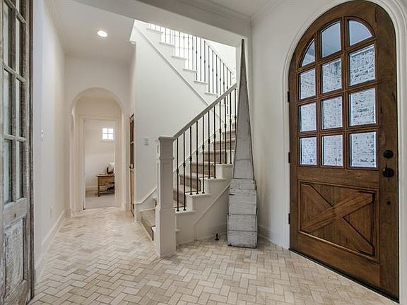 4th image of 2701 Majestic Grove Ln