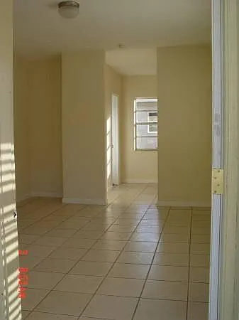 301 NE 80th Terrace — Photo 2