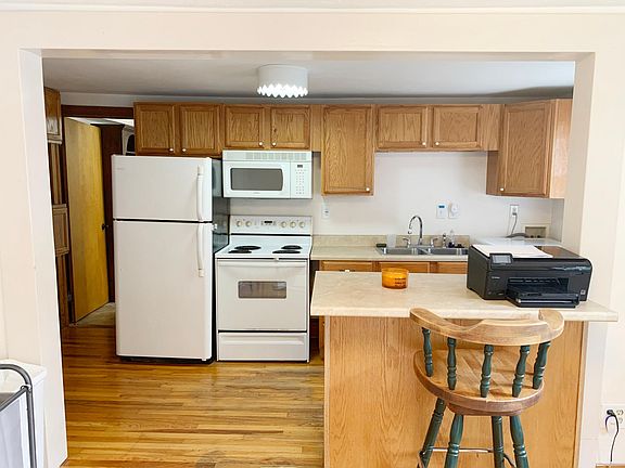 3rd image of 118 W 28th St #A