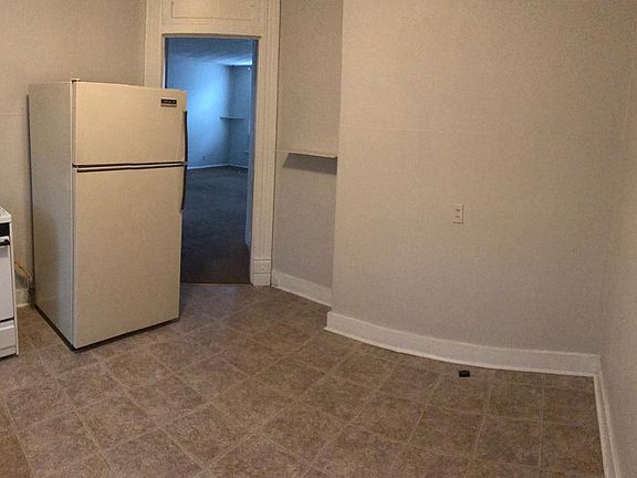 3rd image of 709 W Queen St #1