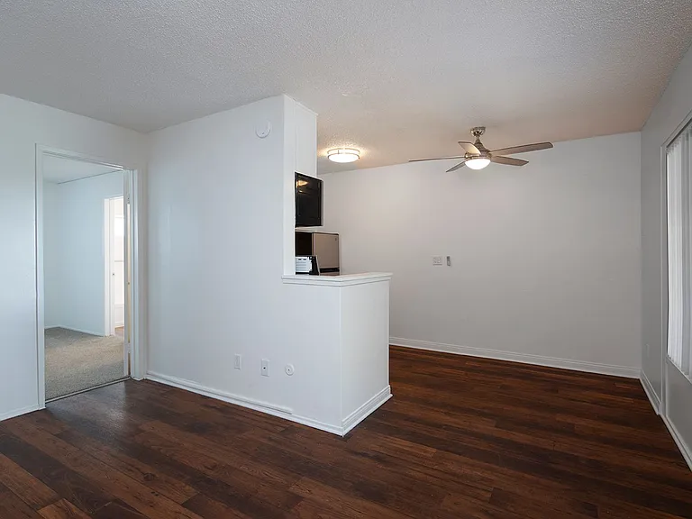 Aztec Pacific Apartments — Photo 24