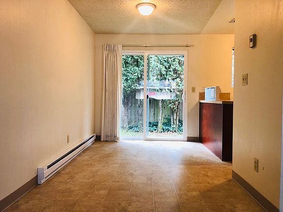 5th image of 3306 E 18th St APT 9