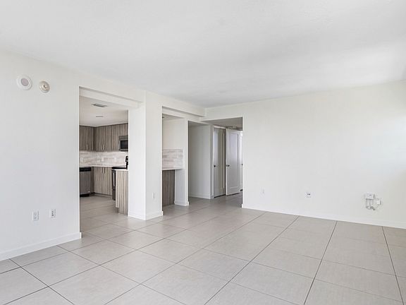 2nd image of 750 West Ave #1401