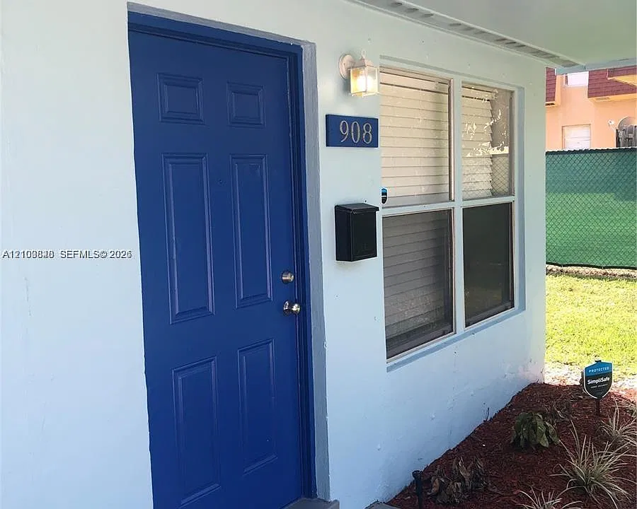 906 Greenbriar Dr #908