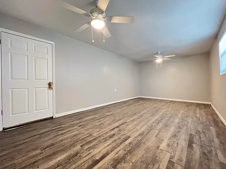 408 Ramona Ave — Photo 15