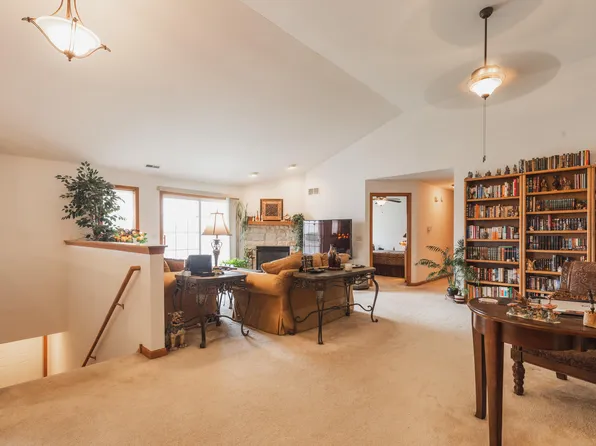 1732 Summerset Dr, Racine, WI 53406