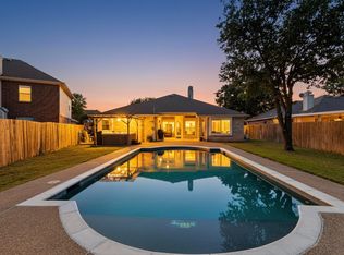 211 Ember Glen Dr, Arlington, TX 76018