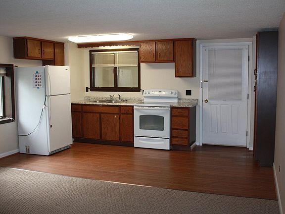 Stove and Refrigerator included