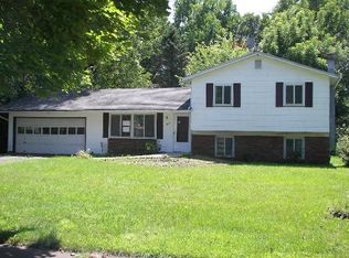 7 Mercury Dr, Rochester, NY 14624