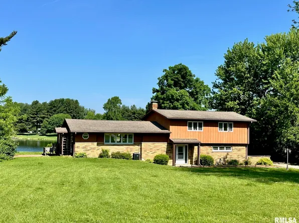 203 Leland Lake Dr, Jacksonville, IL 62650