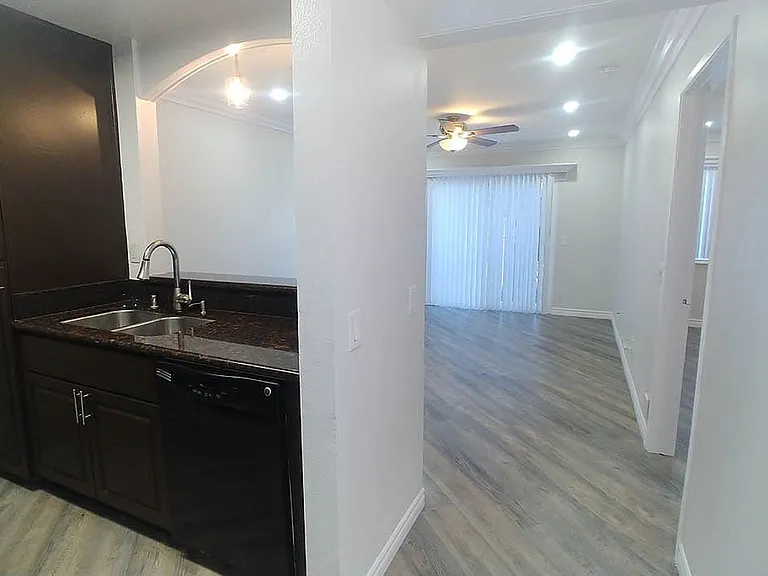 Villa De Adel Apts — Photo 46