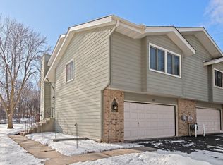 809 Buckingwood Ct, Chanhassen, MN 55317