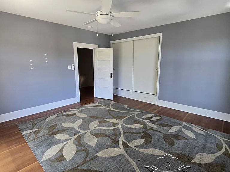 210 N Auburn St — Photo 37