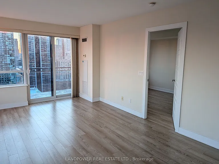 28 Linden St #2806 — Photo 4