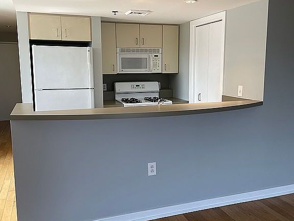 4th image of 6614-24 Germantown Ave #3B